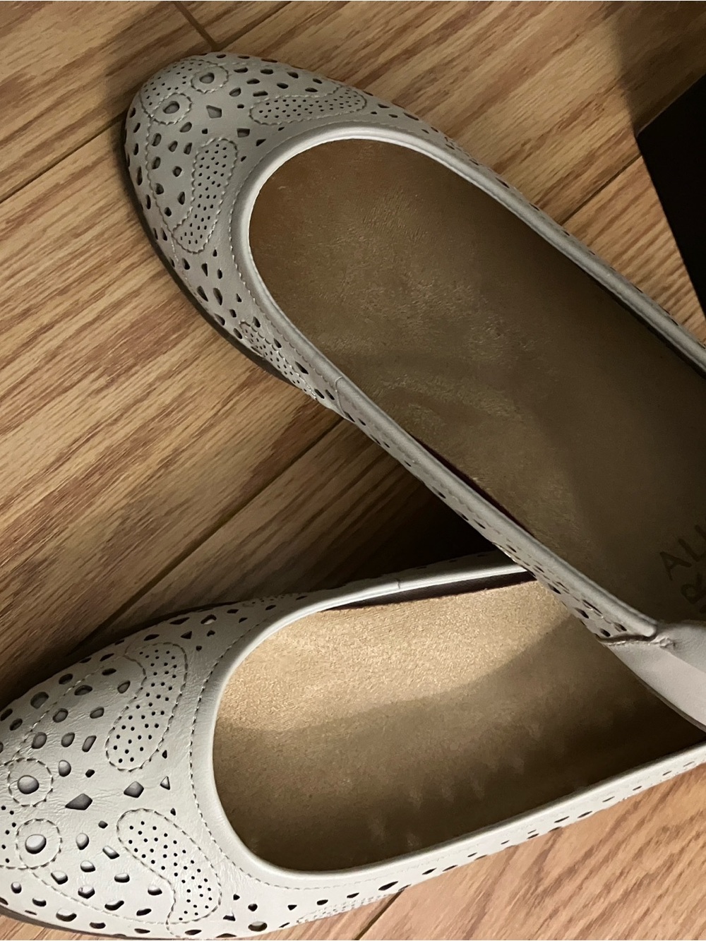 Naturalizer Cream Perforated Leather Ballet Flats